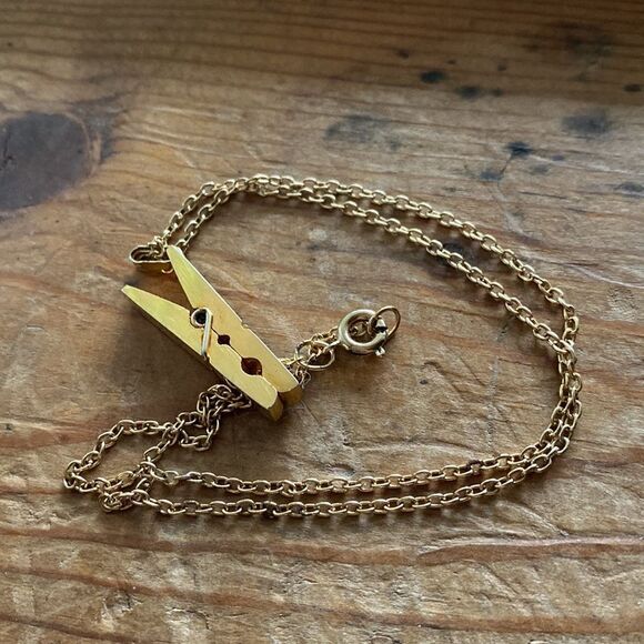 💛 Gold Plated Clothes Pin Necklace - Picture 5 of 5